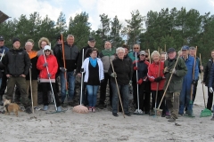 En del av de som var med vid strandstädningen
